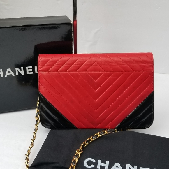 Authentic vintage Chanel Chevron single flap leather chain strap small handbag - Picture 9 of 16